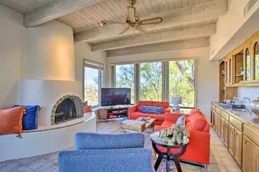 コテージ Upscale Fountain Hills Home W/ Outdoor Oasis!