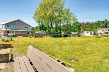 Waterfront Hood Canal Cottage: Steps To The Beach!