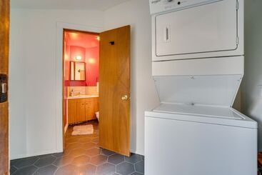 Dom wiejski Colorful Lake Chelan Home W/ Saltwater Pool!