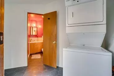 Mökkimajoitus Colorful Lake Chelan Home W/ Saltwater Pool!