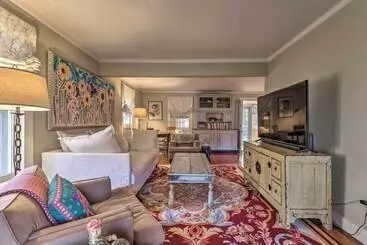 Mökkimajoitus Cozy Litchfield House W/ Fenced In Yard & Fire Pit