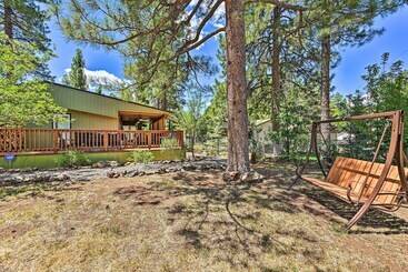 Сельский дом Dog Friendly Munds Park Cabin W/ Deck!