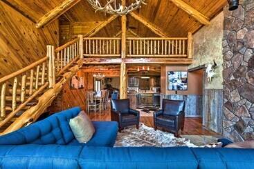 بيت ريفى Eureka Springs Area Cabin W/ Deck + 7 Acres!