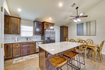 بيت ريفى Vian Home Near Tenkiller State Park!