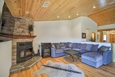 Mökkimajoitus Mountain View Home In Big Bear W/ Wraparound Deck