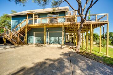 بيت ريفى Bright + Airy Canyon Lake Home Rental: Water Views