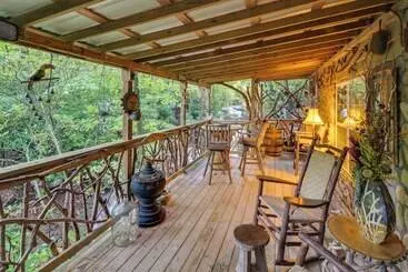 Mökkimajoitus Celo Cabin W/ Deck In Pisgah National Forest