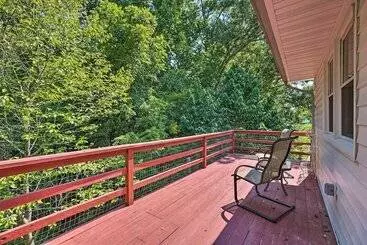 Charming Cottage < 10 Mi To Wineries & Skiing!