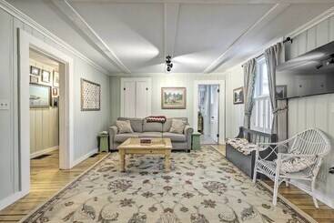 Charming Sutton Cottage: Walk To Lake & Farm!