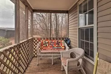 Cozy Rixeyville Cottage W/ Deck, Grill, & Stabling