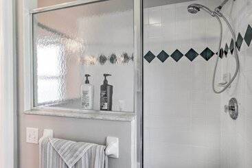 Dom wiejski Dog Friendly Lake Home W/ Dock ~ 25 Mi To Disney!