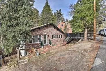 Mökkimajoitus Modern Cabin W/ Game Room & Deck, Near Skiing