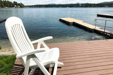 별장 Newport Cabin W/ Lakefront Private Porch & Grill!