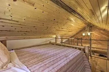 Dog Friendly Park Falls Cottage W/ 5 Acres & Lake