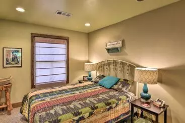 Mökkimajoitus Riverfront Lake City Home W/ Fire Pit, Deck & Bbq!