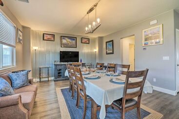 کلبه Sparks Home W/ Air Racing Decor + Hot Tub!