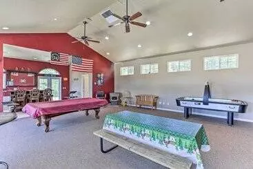 Mökkimajoitus Weaverville Family Home: Mtn Views & Fire Pit