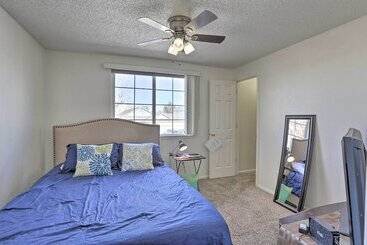 קוטג'' Cozy Centennial Home W/ Fenced In Backyard!