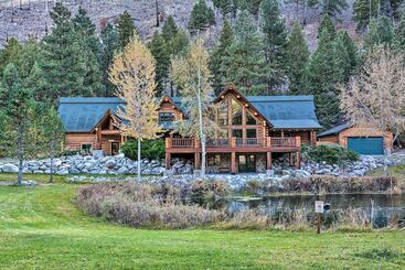 Cabane Custom Bitterroot Valley Cabin W/ Hot Tub & Views!