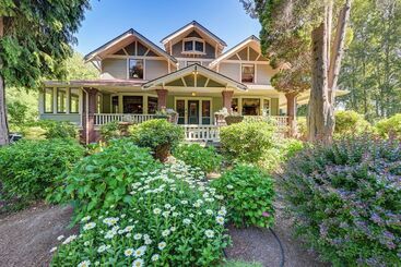 Landhus Historic Auburn House On 37 Acres W/private Lake!