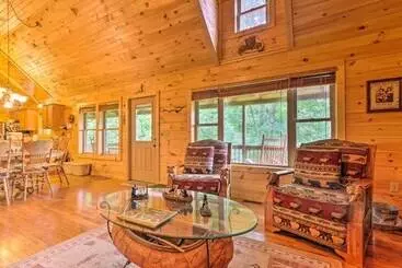 コテージ Mountain View Maggie Valley Home W/ 2 Decks!