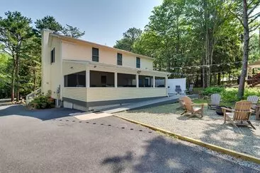 Mökkimajoitus Blakeslee Home W/ Private Hot Tub, 5 Mi To Skiing!