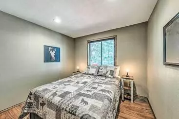 Mökkimajoitus Pet Friendly Ruidoso Cabin W/ Deck & Grill!