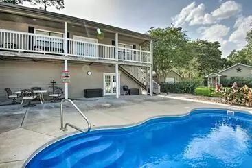 Casa Rural Pet Friendly Spring House & Apartment: Yard & Pool