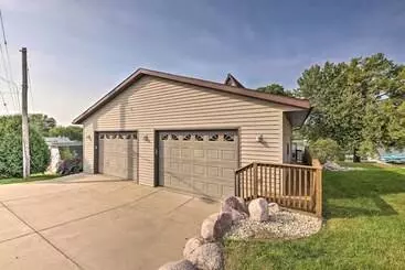 コテージ Rock River Waterfront Cabin: Dock & Game Room!