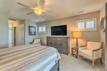 Mökkimajoitus Surf City Escape W/ 6 Decks: Steps To Beach