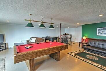 茅舍 Waterfront Seneca Lake House: Fire Pit + Boat Dock