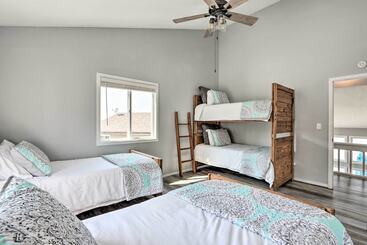 بيت ريفى Private Boat Dock & Deck: Lakefront Home!