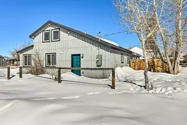 Mökkimajoitus Centrally Located Pinedale Vacation Rental!