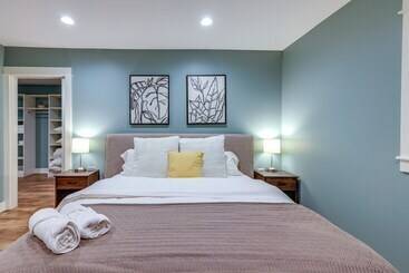 별장 Chic Hideaway W/ Fire Pit < 2 Miles To Beach!