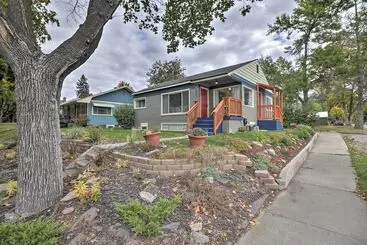 コテージ Comfy & Cozy Kalispell Home: Walk To Downtown