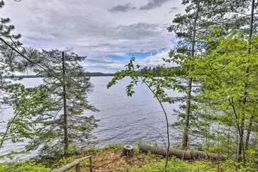 コテージ Eagle River Lakefront Retreat W/ Fire Pit & Grill