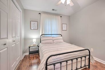 Сельский дом Idyllic Pasadena Retreat With Garden + Hot Tub!