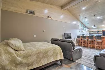 Mökkimajoitus Modern Arcadia Farmhouse On 80 Acres W/ Fire Pit!