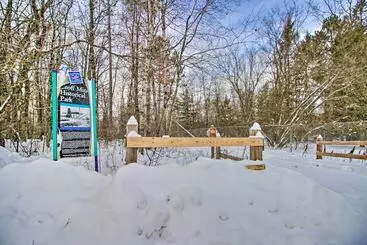 Mökkimajoitus Modern Crosby Retreat < 1 Mi To Serpent Lake!