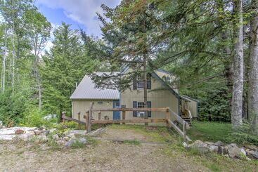 Gîte Rural Rustic Intervale Hideaway W/ Deck & Wooded Views!