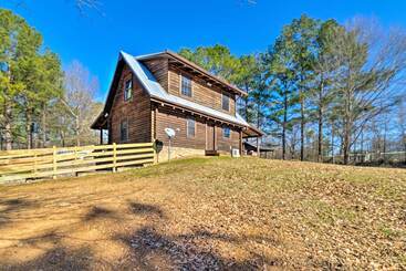 Cabane Cabin W/ Catch & Release Pond In Hueytown!