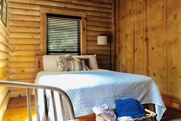 茅舍 Cabin W/ Catch & Release Pond In Hueytown!