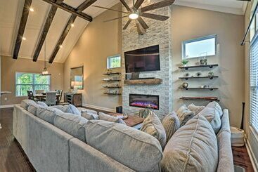 بيت ريفى Spacious Family Home W/ Fire Pits, Large Yard