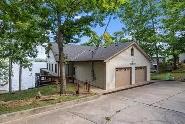 Mökkimajoitus Private Dock: Spacious Lakefront Home In Stover