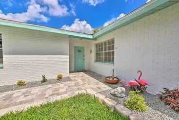 Mökkimajoitus The Flamingo House  Apollo Beach Gem W/ Pool