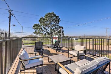 بيت ريفى Unique Texas Home In Converted Gas Station!