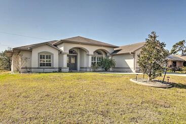 Dom wiejski Beautiful Port Charlotte Home, 6 Mi To Beach!