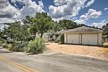 コテージ Canyon Lake Home W/ Yard   1/2 Mi To Boat Launch!
