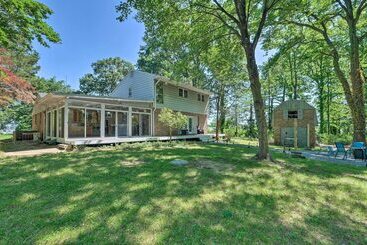 Quinta ou Casa Rural Coastal Edgewater Home W/ Private Hot Tub!