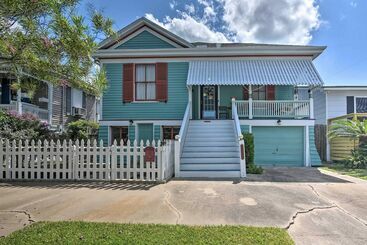 Сельский дом Family Friendly Galveston Home: Walk To Beach!